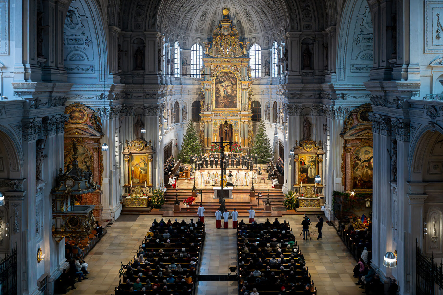 Gottesdienst in der Jesuitenkirche St. Michael