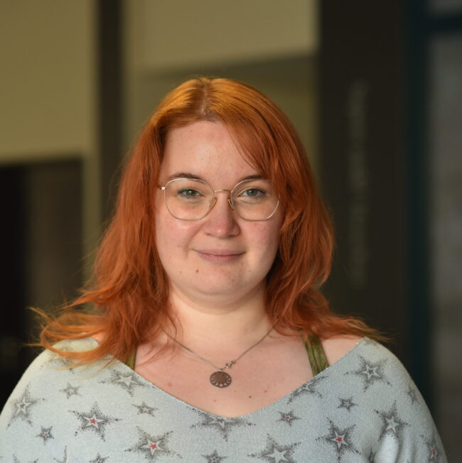 Monika Klinger im Foyer der HFPH