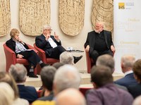 Madeleine Albright, Joschka Fischer und Kardinal Marx diskutieren zu nuklearer Abrüstung