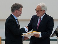 Ehrendoktorwürde an Markus Schächter verliehen