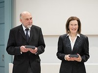 Angela und Helmut Six erhalten Ehrensenatorenwürde